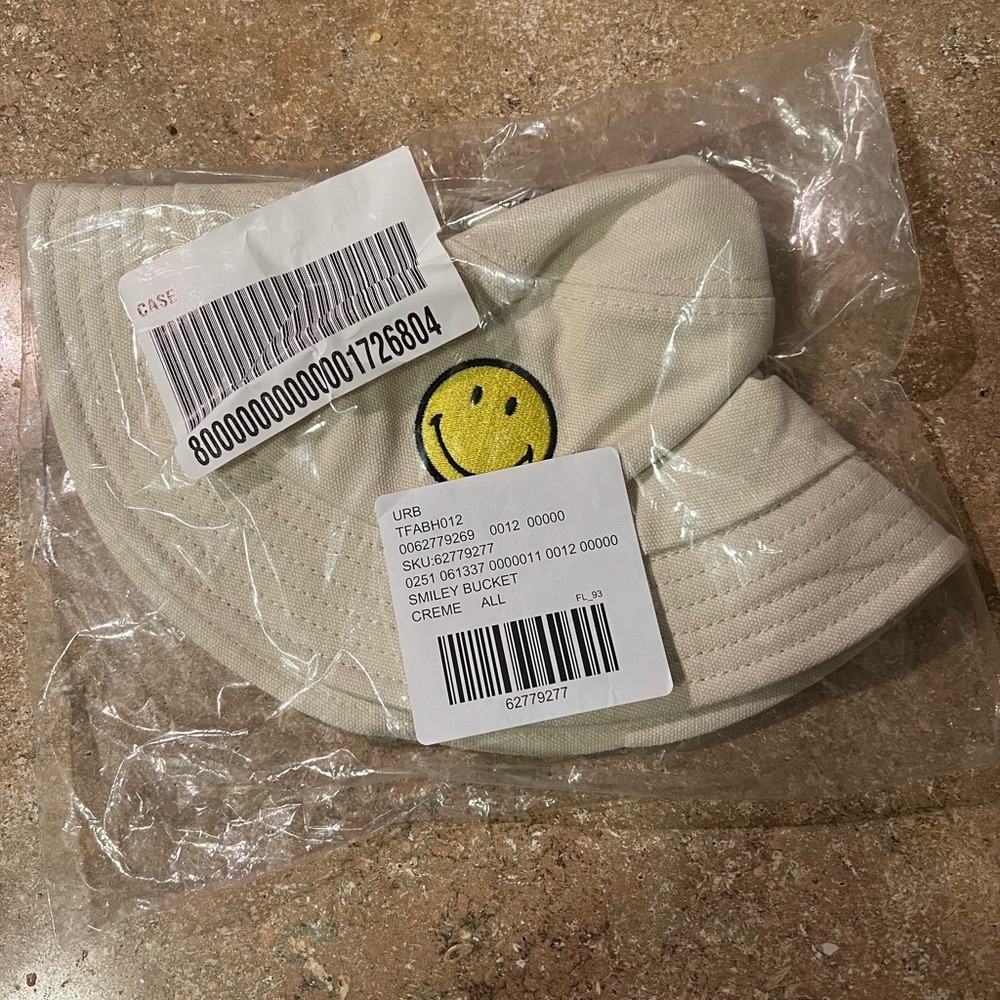 Bucket Hat ! brand new!